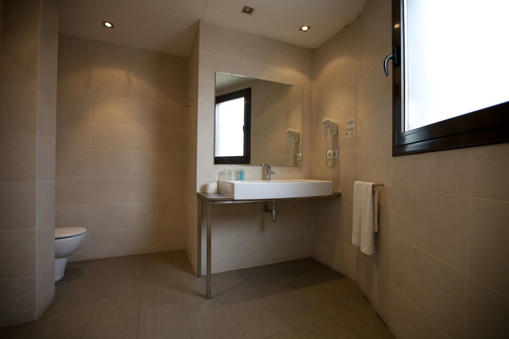 Hotel Ciutat De Sant Adria 2*