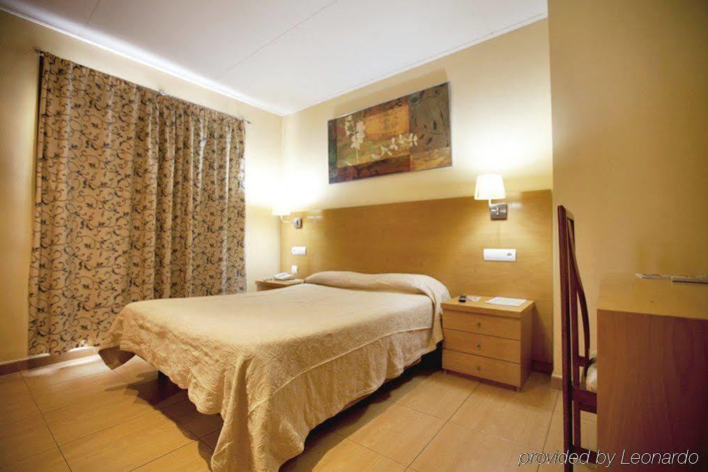 Hotel Ciutat De Sant Adria 2*