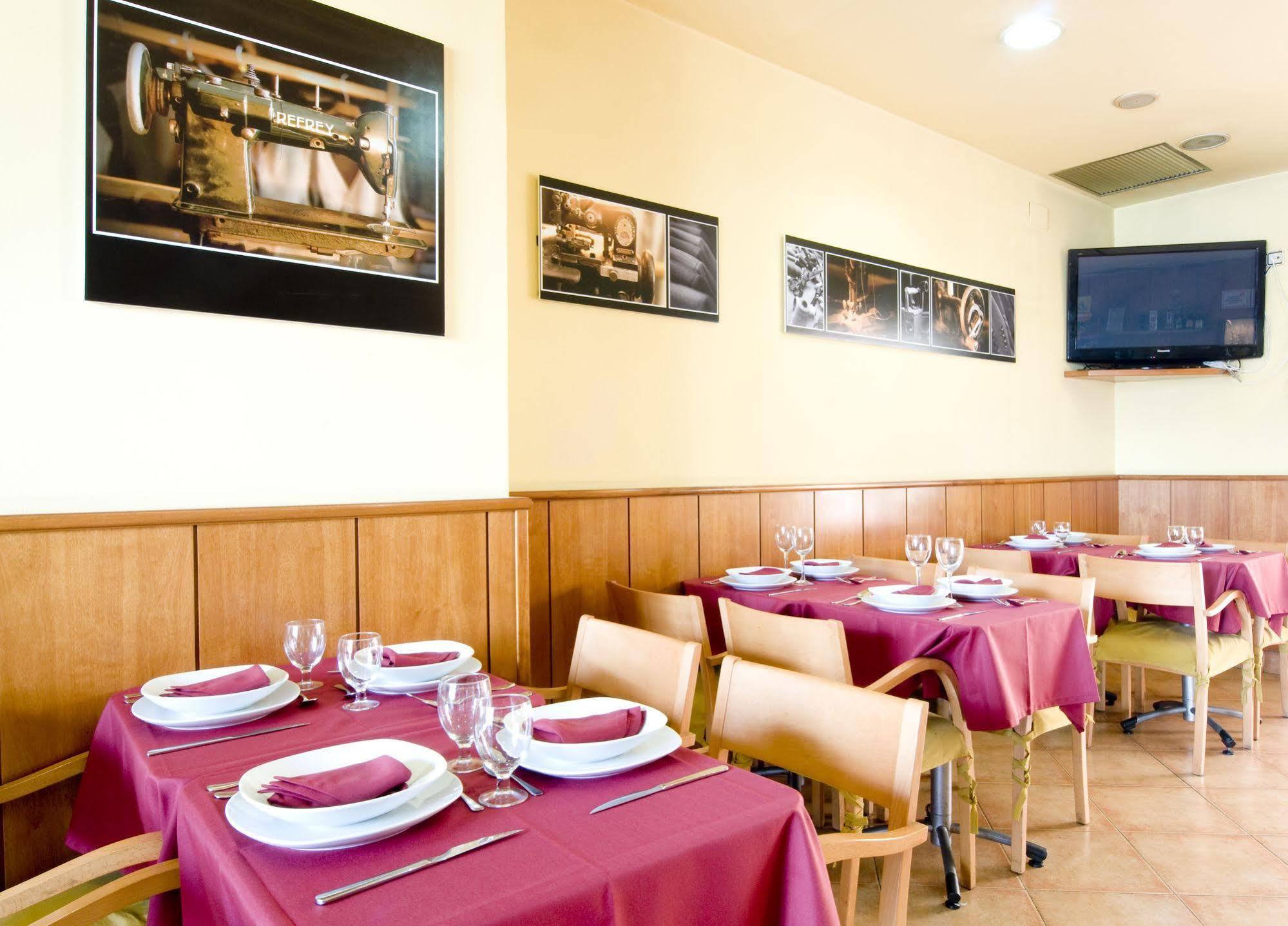 Hotel Ciutat De Sant Adria 2*