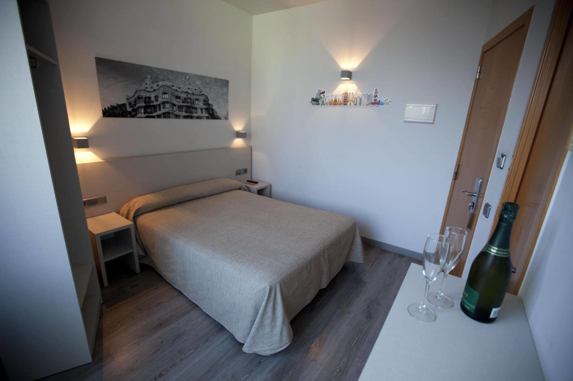 Ciutat De Sant Adria Hotel 2*