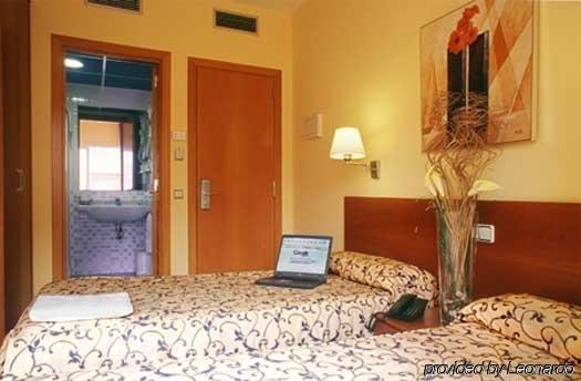 Ciutat De Sant Adria Hotel 2*