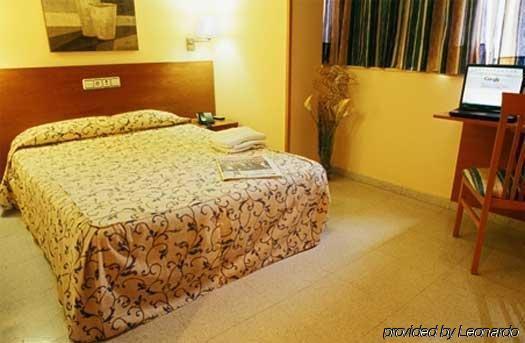 Hotel Ciutat De Sant Adria