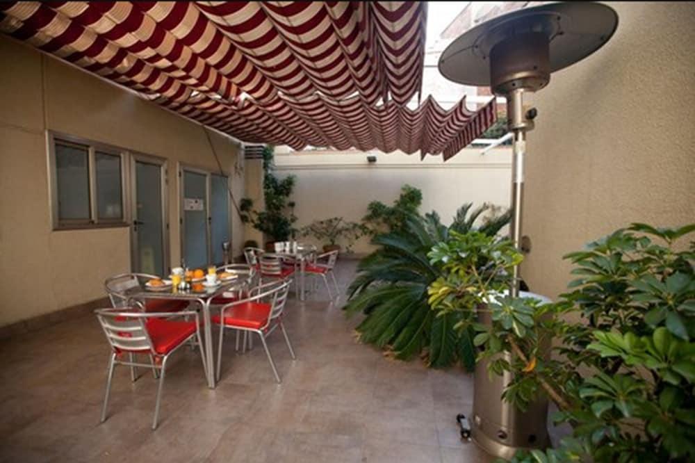 Ciutat De Sant Adria Hotel 2*