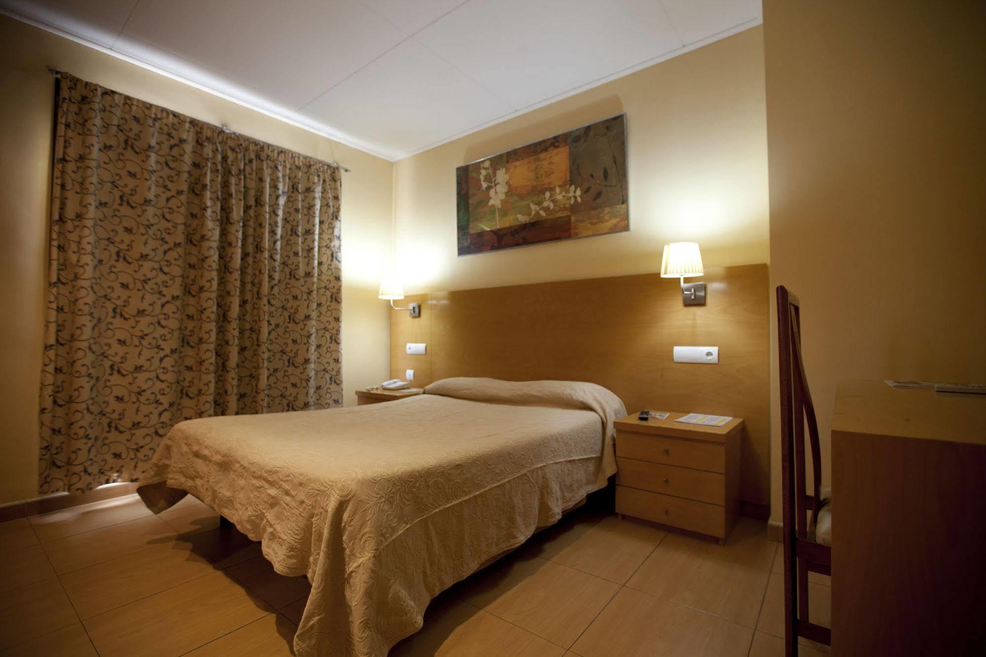 Ciutat De Sant Adria Hotel 2*